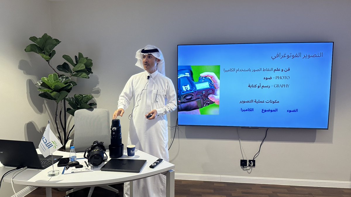 AWARA_KSA's tweet photo. إبداع وعدسة ✨
 من ورشة التصوير الرياضي التي قدّمها 
الأستاذ : نعيم المطوع
#اليوم_العالمي_للتصوير
 #الأحساء
#AWARA https://t.co/JAvBLD50iF