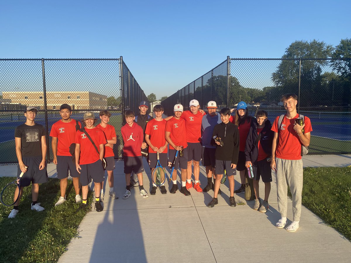 CoachMuller23's tweet photo. Great day of tennis for our Patriots at the Dearborn tournament today! Congratulations to our medalists Brennan, Liam, Jon, Jacob, Ben and Blake👏👏👏🎾🎾🎾@fhspatriots @FranklinMADE_AD https://t.co/wfwYmdDHg5
