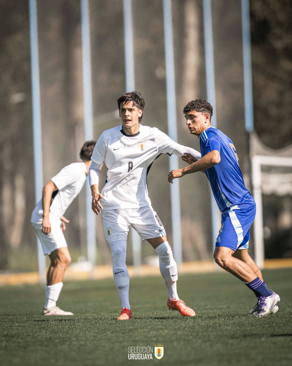 𝗦𝗲𝗴𝘂𝗶𝗿 𝘀𝘂𝗺𝗮𝗻𝗱𝗼 🫡 

Nuevo amistoso para Enzo Cabrera con la Selección Uruguaya Sub-16 🇺🇾 

🔴🔵 
#ClubFormador #AlbionFC