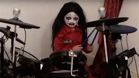 progrockmetal's tweet photo. El Estepario Siberiano: A DRUM PRODIGY WAS BORN  KID PLAYING EXTREME METAL
#HardProg #ProgMetal #NowPlaying
I believe this is the 1st reaction video I've posted, and probably the last. It's such a raw and real reaction from who I think is one of the best drummers out there, anywhere. He cannot believe this kid is 7 on the drums, Caleb is an absolute trip. Check it out, it really is cool and really funny.
https://t.co/uM3PuwDSkq
Peace and stay chill