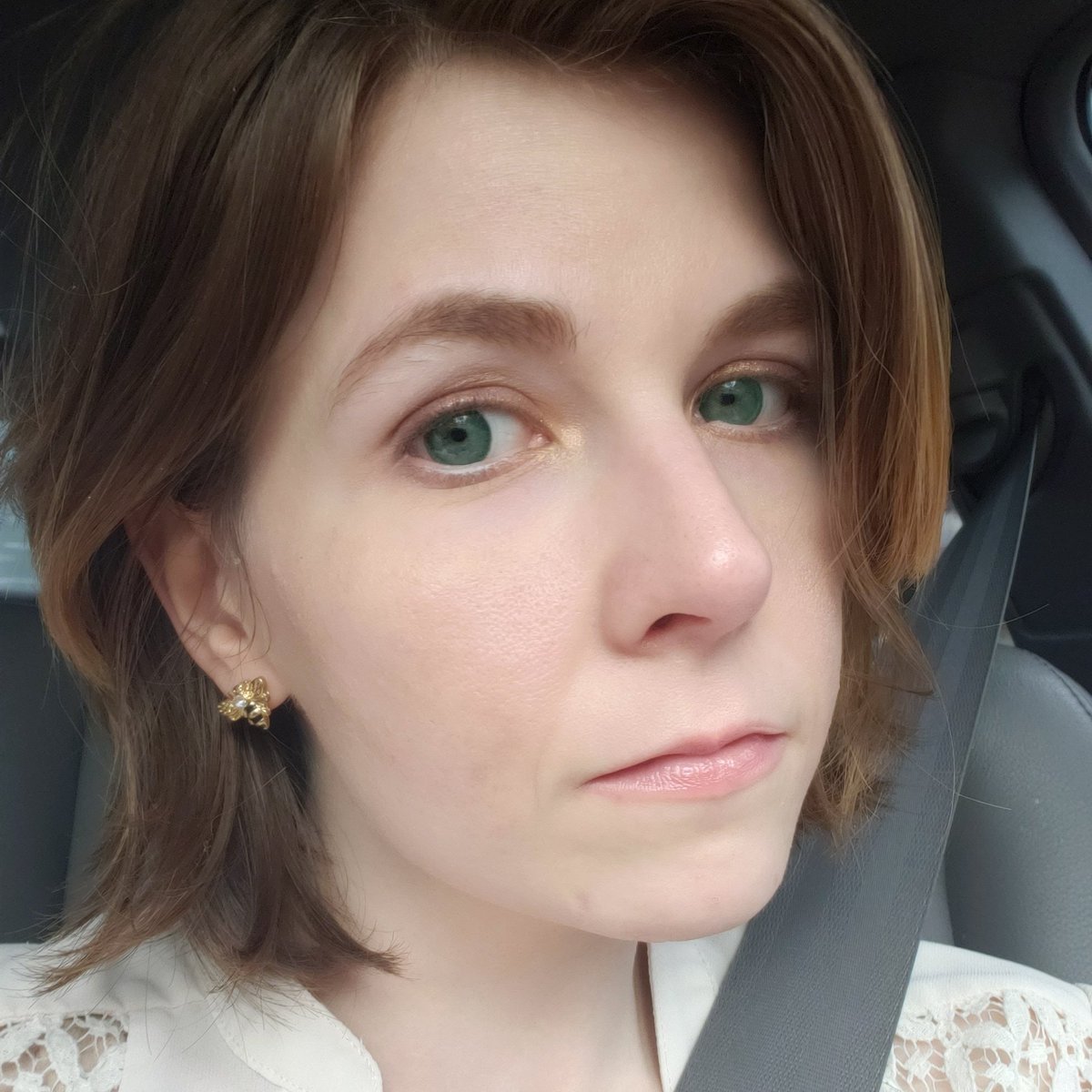 anyway I'm trying to like my face, so look at my bee earrings