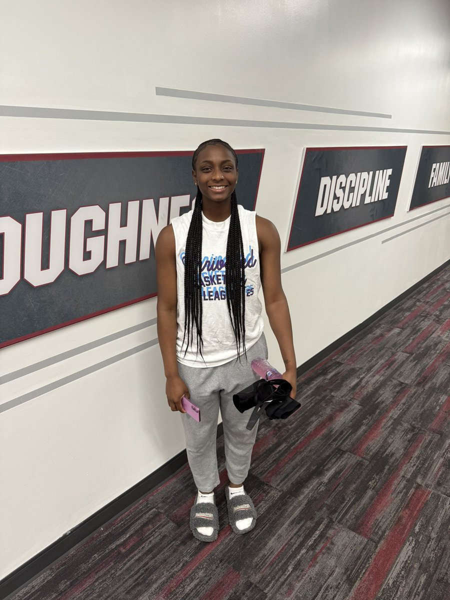 First week of <a href="/GamecockWBB/">South Carolina Women's Basketball</a> workouts complete for our girl Lat! She been focused and invested on her pro habits! Already got the balenciaga slides on like a pro too 😂 
The Miami girl is locked in!