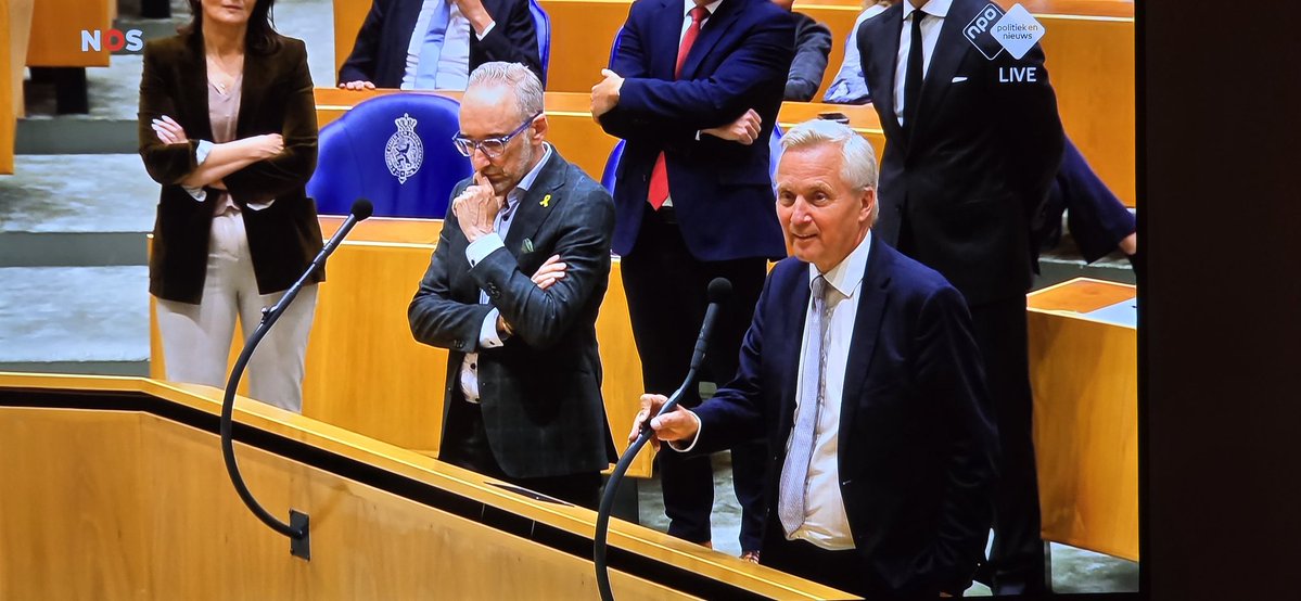 Elsschot🌍🇳🇱🇪🇺 🇺🇦 (@marcelbar8) on Twitter photo Eric van der Burg heeft het gore lef om NSC en passant alvast de schuld in de schoenen te schuiven.
Terwijl er een genocide speelt en onder meer zijn VVD weigert om Israël de duimschroeven aan te draaien.
<a href="/ericvanderburg/">Eric van der Burg</a> je bent voor mij inmiddels diep door het ijs gezakt. Eric van der Burg heeft het gore lef om NSC en passant alvast de schuld in de schoenen te schuiven.
Terwijl er een genocide speelt en onder meer zijn VVD weigert om Israël de duimschroeven aan te draaien.
<a href="/ericvanderburg/">Eric van der Burg</a> je bent voor mij inmiddels diep door het ijs gezakt.