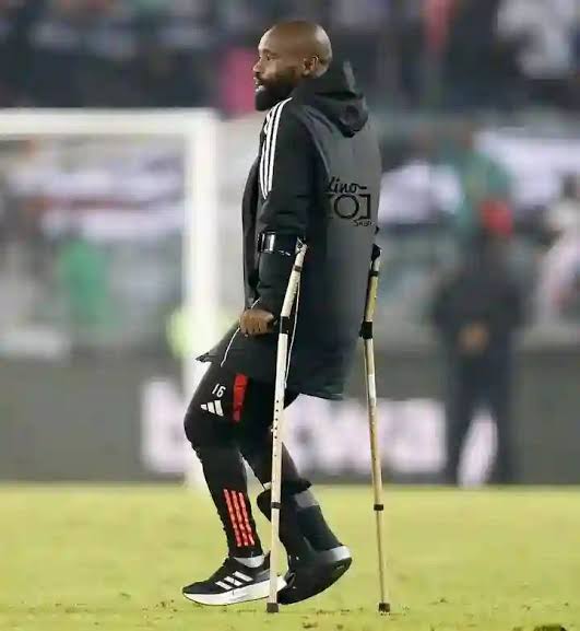 Kaizer Chiefs players are hellbent on ending careers of these players.

Chiefs wasn't known for this in the past.

😭