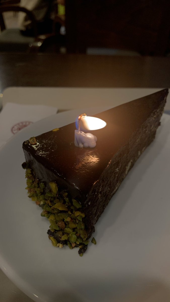 İnsta attığım; Güneşin etrafında bir tur daha...kalp kalp kalp 
Buraya attığım; bu dağlar kömürdendir geçen günler ömürdendir hayırlı geceler 🥀🥀