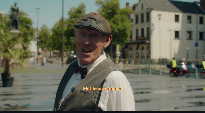 “Samen één, met leeuwenmoed”

Tifo geïnspireerd op “de man met de koffer”.

- Tilburg Tifosi
#almwil #WillemII