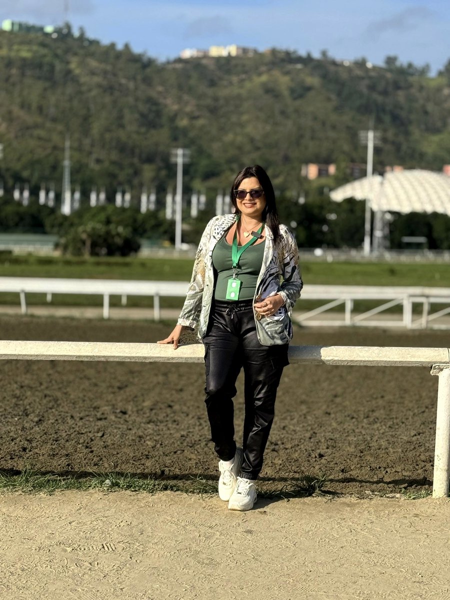 Soypatiyalodije's tweet photo. Mi gente Hípica ¿Ya tienen lista su línea para el domingo en la Rinconada?
#GalaHipicadeCaracas 🐴 https://t.co/IuheQZ6P3A