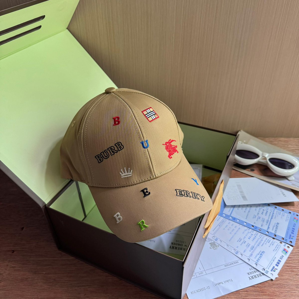 ___Pelly's tweet photo. BURBERRY LUXURY CAP…. AVAILABLE IN STORE 🏬.

20,000

HIGH QUALITY…WELL PACKAGED…COMES FULLY BOXED

Please repost 🙏🫡 https://t.co/svP6XcvWvn