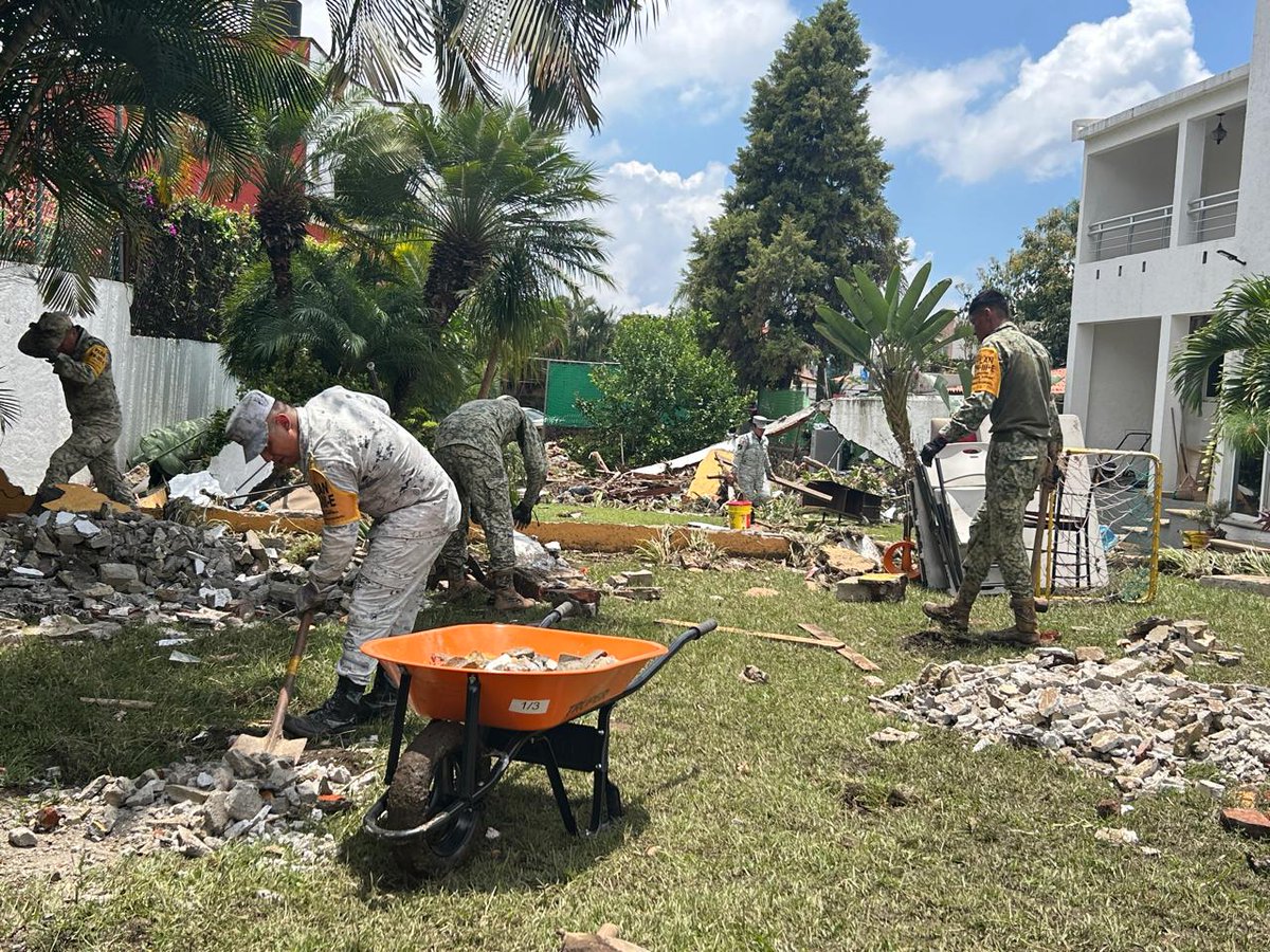 LaMultimedios's tweet photo. #Entérate || Personal militar y de la Guardia Nacional, adscrito a la 24/a. Zona Militar, aplicaron el Plan DNIIIE, en el fraccionamiento San Jerónimo de la Colonia Antonio Barona en el municipio de Cuernavaca, Morelos https://t.co/0HExnNUL66
