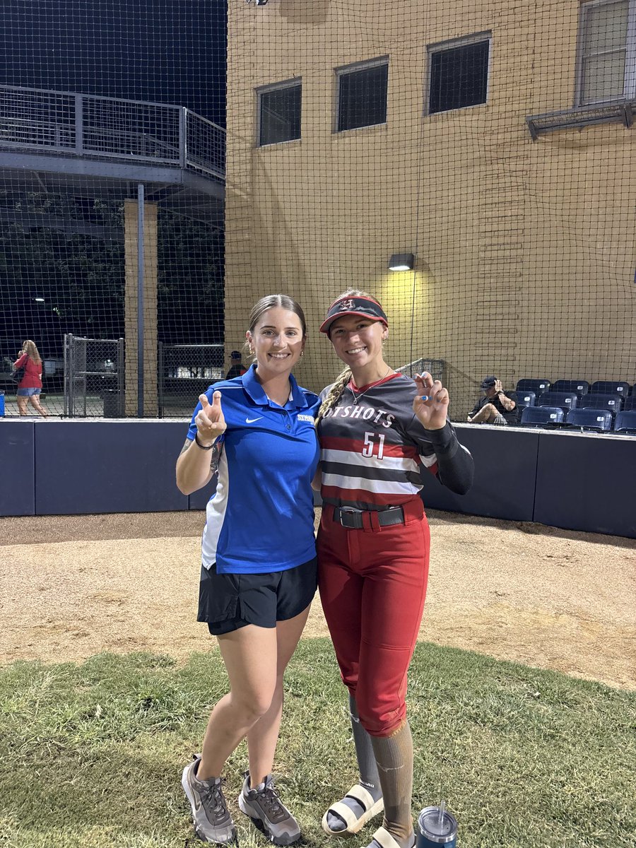 HotshotsPacheco's tweet photo. Our girls putting in work at the @StMUsoftball Camp last night.  Great job all 4 of yall!  #BangBang 

Pictured
#9 2027 Hailey Ortega 
#16 2027 @rios_chloe27 
#51 @HaileyRadicke 

Also there
#31 2026 @ZoeyAllison31 https://t.co/a9z3hLrtGb