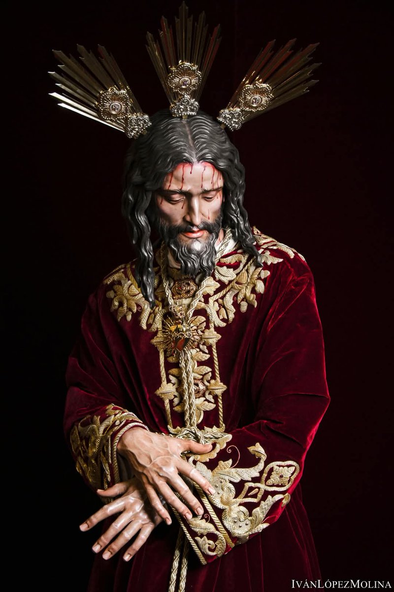 "El Señor abre los ojos al ciego,
el Señor endereza a los que ya se doblan,
el Señor ama a los justos.
El Señor guarda a los peregrinos".

Redentor del Mundo, sé nuestra salvación.