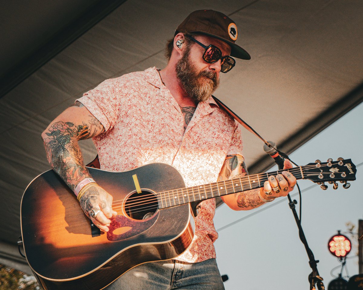 BartCrow's tweet photo. Thanks to IG: birdieproductions_ for these awesome pics! I'll be seeing you all tonight for @PFwinery. Doors open at 6PM show starts at 7PM. See you there!
#roswell #newmexico #bartcrow #indieartist #heyprettything #rollinlikeastone #livemusic #showtonight https://t.co/10hFGoMIu2