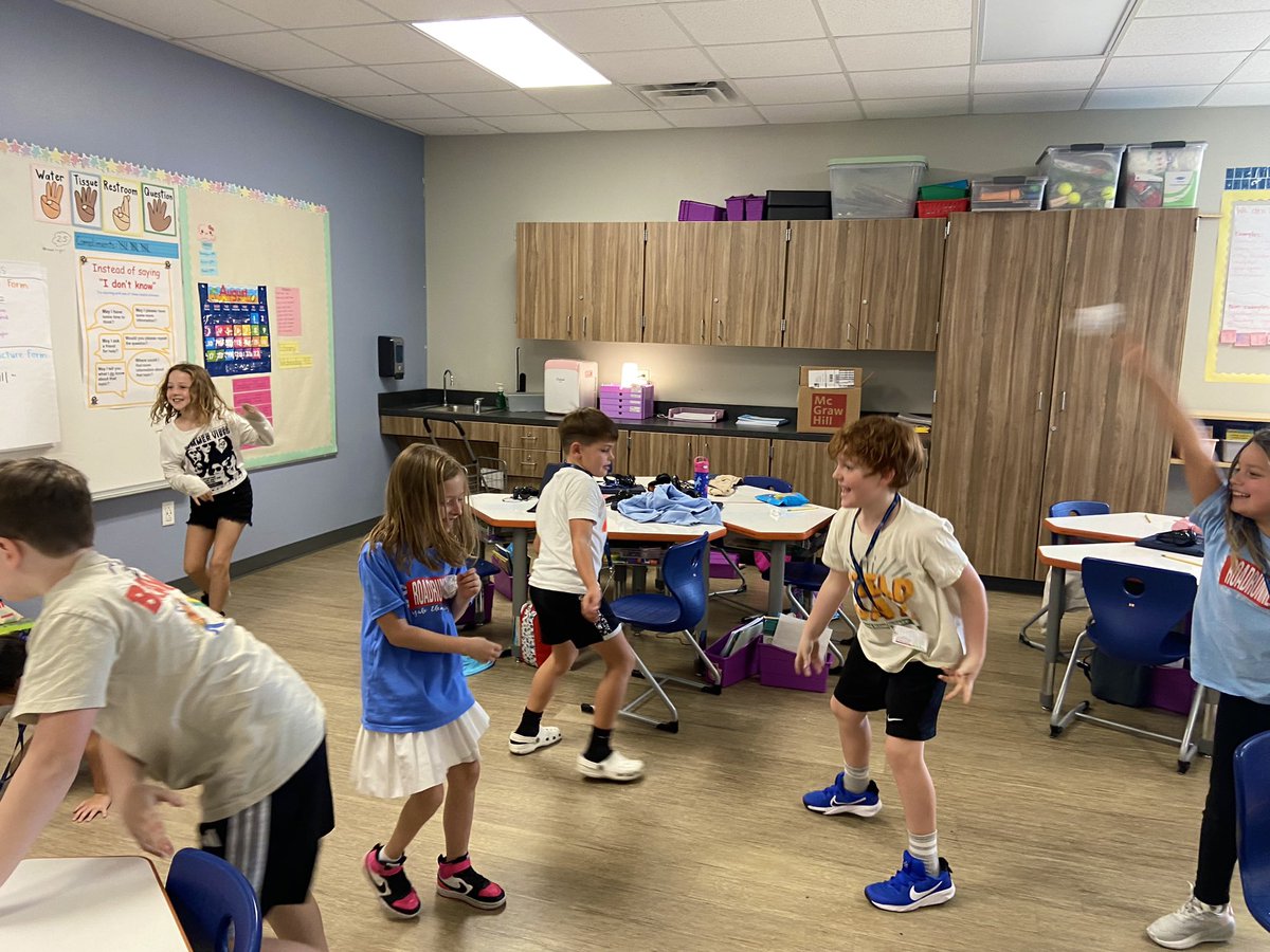 We had a number representation “snowball fight.”😆 Each snowball had a different number written in standard form. In each round, the kids would catch a snowball and write that number in a different form.😁❄️