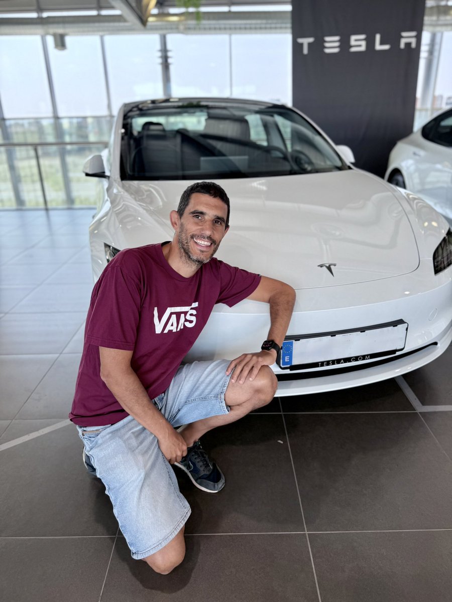 TechDriveES's tweet image. ¡Lo conseguí! 🚗⚡️ Hoy recibí mi Model 3 Highland. Siento gran satisfacción por el objetivo cumplido y mucha alegría al verlo cargar en casa. ¡Gracias, comunidad! 🎉 #TeslaLifeES #Model3Spain
