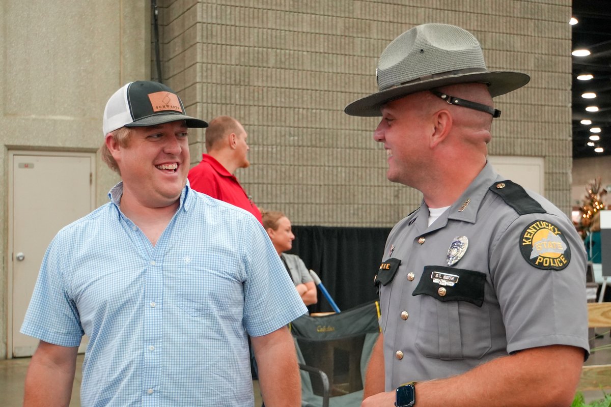 kystatepolice's tweet image. Over 40 KSP troopers and our dedicated telecommunicators are working day &amp;amp; night at the @kystatefair. From patrolling to answering calls and engaging with the community, they’re ensuring fairgoers enjoy a safe, fun experience. 🎡 #KSP #KYStateFair
