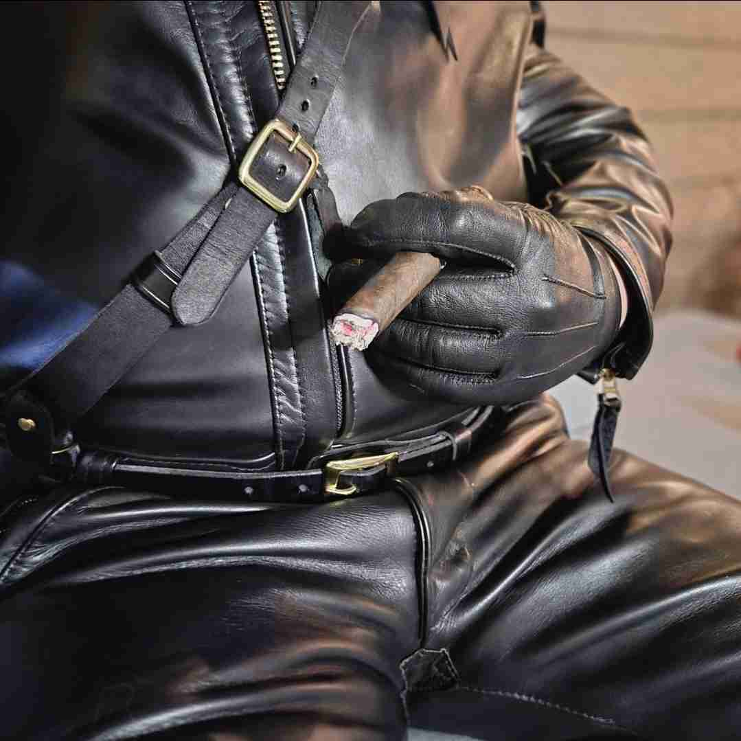 I just received A cigar gift from Lederskin via Throne. Thank you! throne.com/masteratlas #Wishlist #Throne
