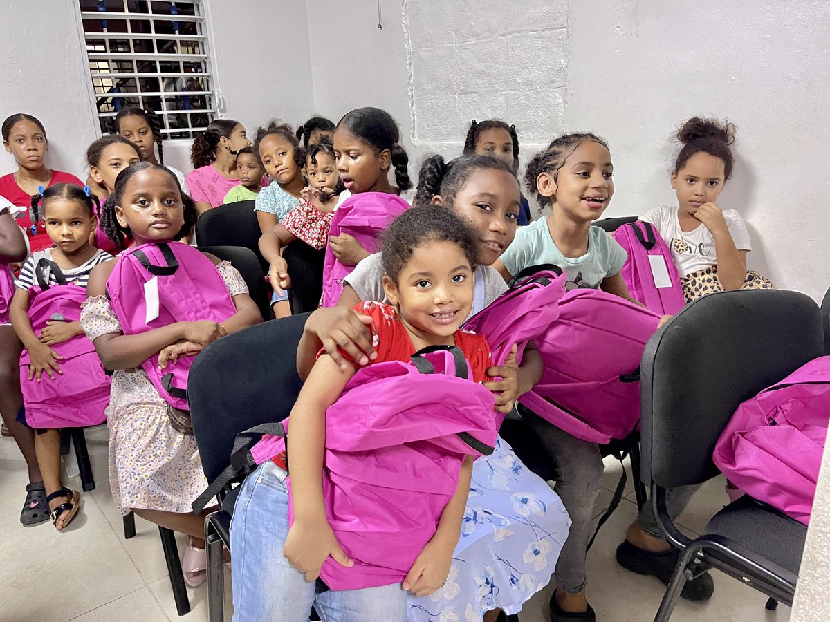 FelixM2024's tweet photo. 📚✨ ¡Educación y solidaridad para un futuro brillante! ✨📚

Ayer entregamos kits escolares a los niños de la iglesia Valle de Restauración y Vida, en El Libertador de Herrera.  

#FelixEncarnacion #Educación #Herrera #Solidaridad #ÚtilesEscolares #ElFuturoEsHoy #Diputado https://t.co/KNnv09MVp3