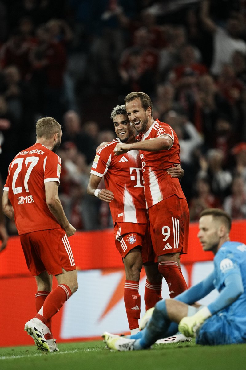 🇨🇴 Debut soñado de ‘Lucho’ en la Bundesliga:

✅ Marcó su primer gol en la liga.
✅ Doble asistencia para Harry Kane.
✅ Titular y disputó los 90 minutos. 
✅ Tuvo un rendimiento del 8.7. 

El nuevo ‘bávaro’ ya hizo presencia. Grande, Luchito.