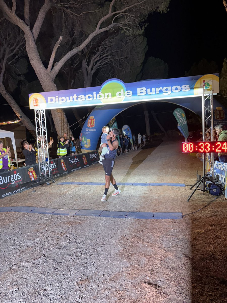 picotaragudo's tweet photo. Ya tenemos el podium de la #NocturnaFuentecen 
🥇 Álvaro Calle Carranza (33:23)
🥈Antonio Pecharroman Suances 
🥉Alejandro Velasco Miranda
Noche perfecta para correr!! https://t.co/IqMOibtqJk