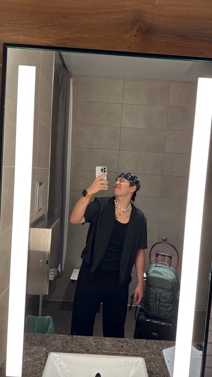 hapacaca's tweet image. transcon gay 🛫