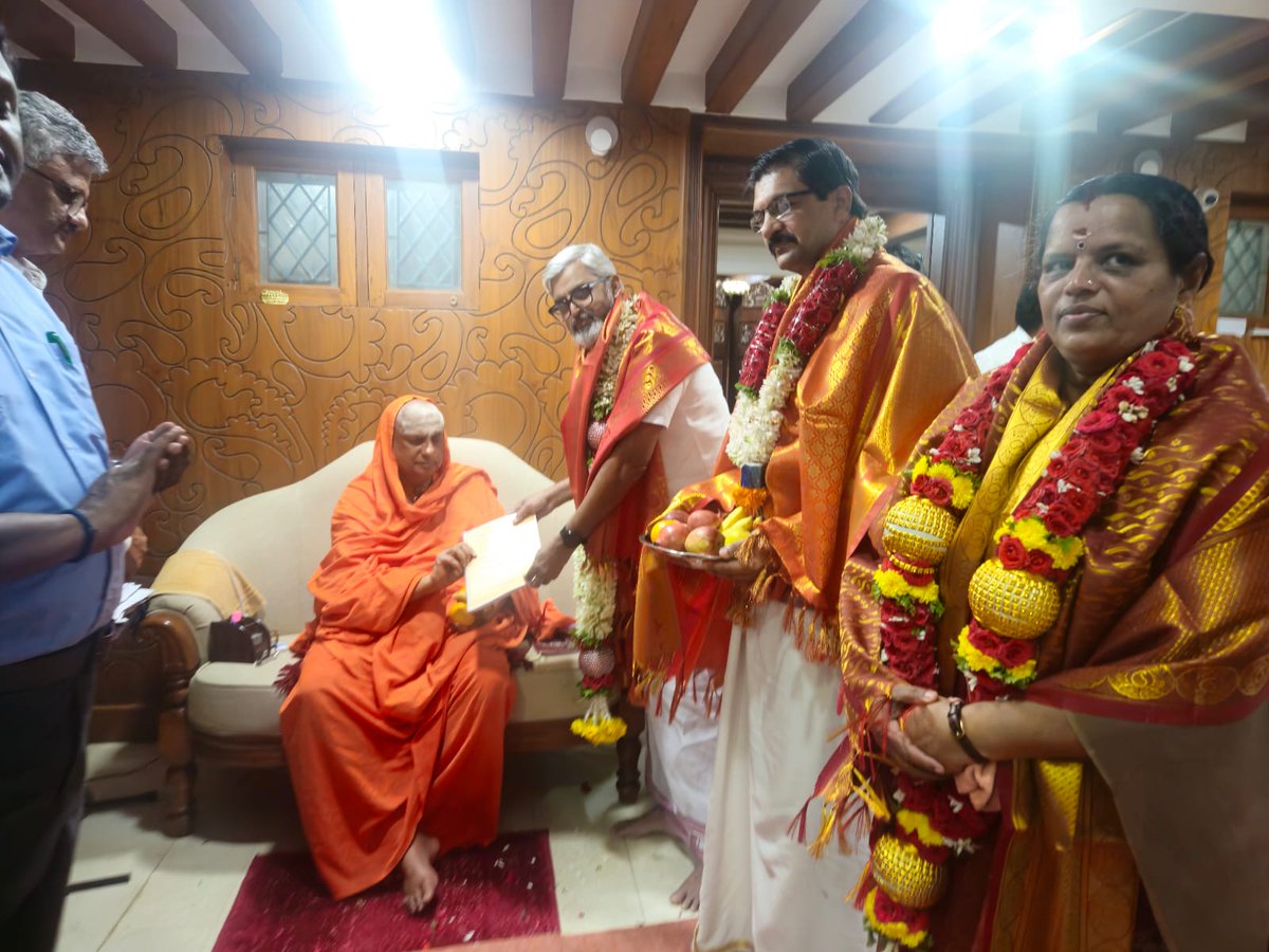JP_KALIKAVU's tweet image. Met His Holiness Jagadguru Sri Shivarathri Deshikendra Mahaswamiji, Chancellor of JSS Academy, Mysuru, &amp;amp; presented UHV Guidelines for Holistic Education.
#UniversalHumanValues  #valuebasededucation  #NEP2020 #AICTE