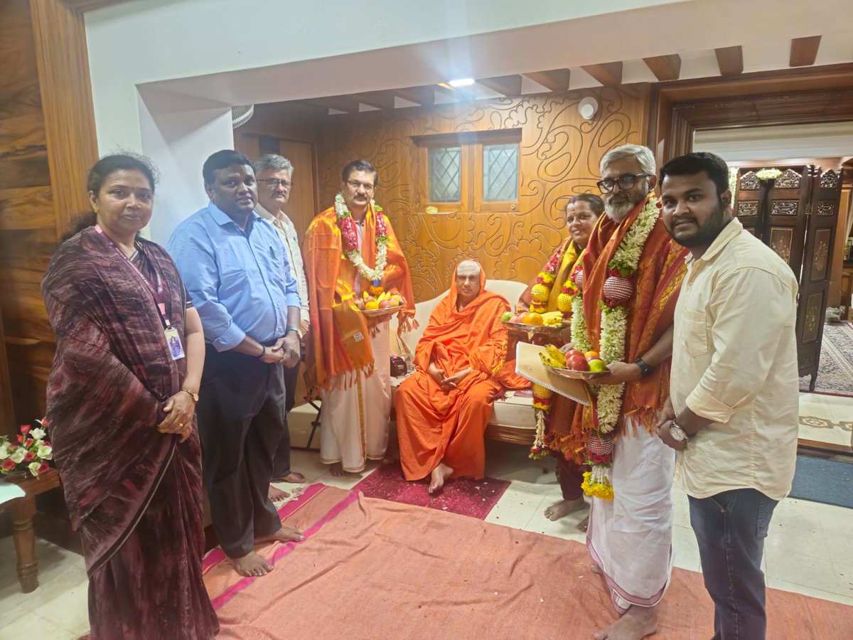JP_KALIKAVU's tweet image. Met His Holiness Jagadguru Sri Shivarathri Deshikendra Mahaswamiji, Chancellor of JSS Academy, Mysuru, &amp;amp; presented UHV Guidelines for Holistic Education.
#UniversalHumanValues  #valuebasededucation  #NEP2020 #AICTE