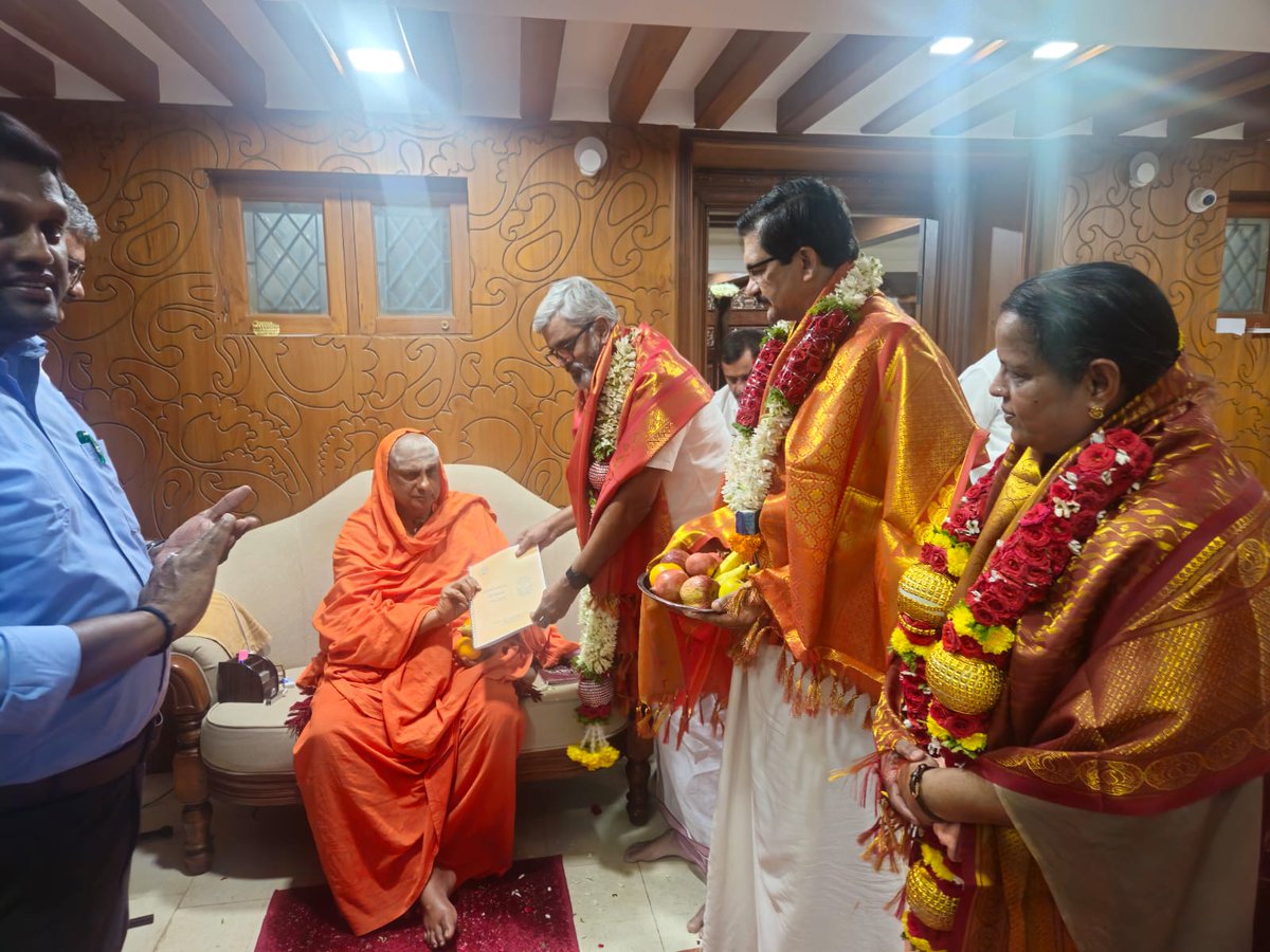 JP_KALIKAVU's tweet image. Met His Holiness Jagadguru Sri Shivarathri Deshikendra Mahaswamiji, Chancellor of JSS Academy, Mysuru, &amp;amp; presented UHV Guidelines for Holistic Education.
#UniversalHumanValues  #valuebasededucation  #NEP2020 #AICTE