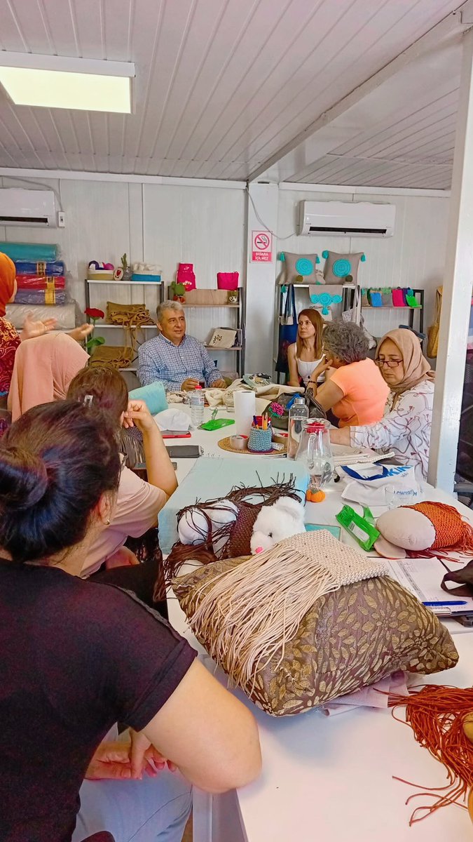 📍Antakya/HATAY
📌Kadın Emeğini Değerlendirme Vakfı Koç Umut Kent  Kadın Dayanışma Merkezi’ni ziyaret ettik. 
📌Şehrimizin üretimini, istihdamını birlikte güçlendireceğiz. Deprem sonrası şehrimizi tekrar ayağa kaldırırken en büyük gücümüz insan
<a href="/MustafaMasatli/">Mustafa Masatlı</a> <a href="/HatayValiligi/">T.C. Hatay Valiliği</a>