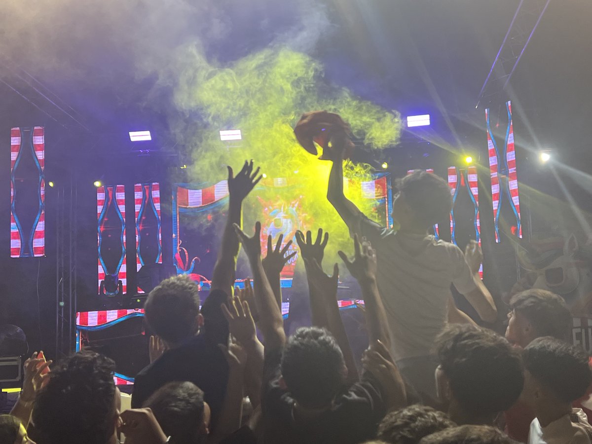 2º concierto Preferia. Unas 600 personas pasaron por la Pza de Toros, según las entradas validadas, más menores de 12 años, en las más de 4h de música DJs, ¡también hubo espectáculo! Circus Show trajo un derroche de baile, piezas de circo visuales y muchos regalos para el público