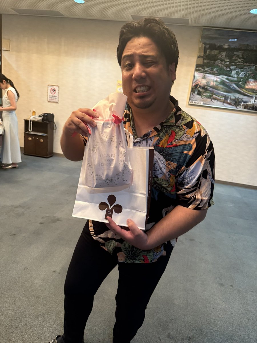 hibiki115_wtjg's tweet photo. #ラフ・スピリット
#山城コンセイソン
今月、お誕生日って事でささやかな誕プレ渡してみた😆
来月は、#GOODDRAGON
という舞台で俳優に挑戦するみたいだから、体調には気をつけて!
ようじ教とのユニット、最高だったよ笑
ポリスマンにしては、ツッコミ激しかったけどな🤣 https://t.co/H53hZoImu9
