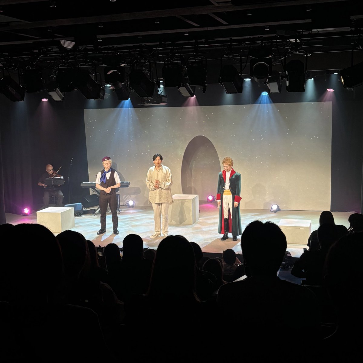 星ミュ３日目終演しました🌟

ご来場いただいた皆様ありがとうございました‼︎

毎公演キャラクターの新たな一面が見えてきて、明日の公演がますます楽しみになりました😉

明日も劇場でお待ちしております🌹

チケットはこちらから💁‍♀️
confetti-web.com/events/10301

#星ミュ