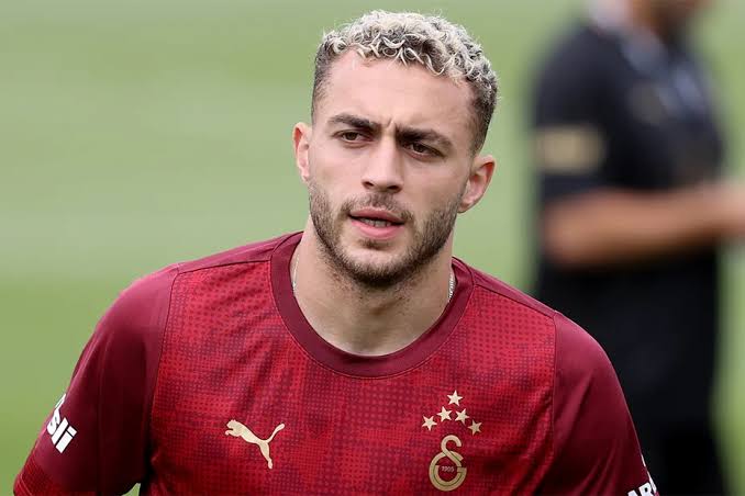 Sinan Yılmaz: "Galatasaray yönetimi şimdi bir ‘büyüklük’ testine girecek. Oyunculara verilen yüksek imtiyazlar işleri sonunda bu noktalara getirdi. 

“Tamam yaza teklif gelirse kolaylık sağlarız” demek Ağustos sonunda bile teklif gelse seni sorgusuz sualsiz salarız demek değil!