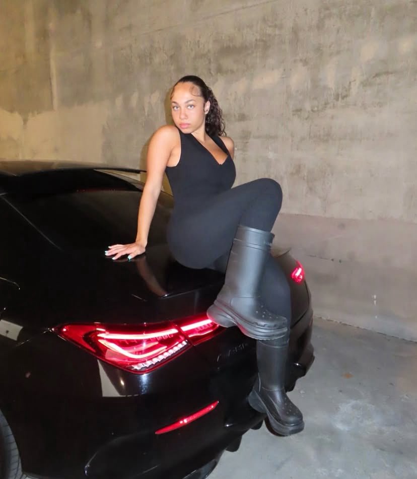 jadathegr8ta_'s tweet photo. who tryna meet me in the backseat??? #jadadurroh https://t.co/LPzusIswN0