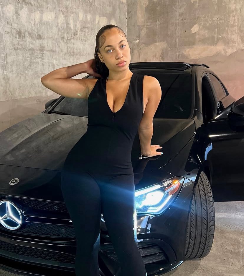 jadathegr8ta_'s tweet photo. who tryna meet me in the backseat??? #jadadurroh https://t.co/LPzusIswN0