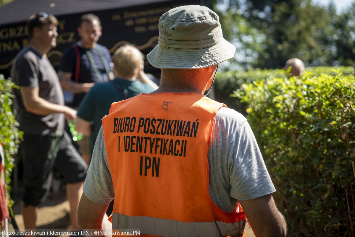 #KomunikatIPN

📢 W dniach 18-21 sierpnia 2025 r. zespół Biura Poszukiwań i Identyfikacji IPN, na wniosek i we współpracy z Ministerstwem Obrony Republiki Czeskiej, przeprowadził prace poszukiwawczo-ekshumacyjne na Cmentarzu Komunalnym w Głubczycach (woj. opolskie). Celem badań