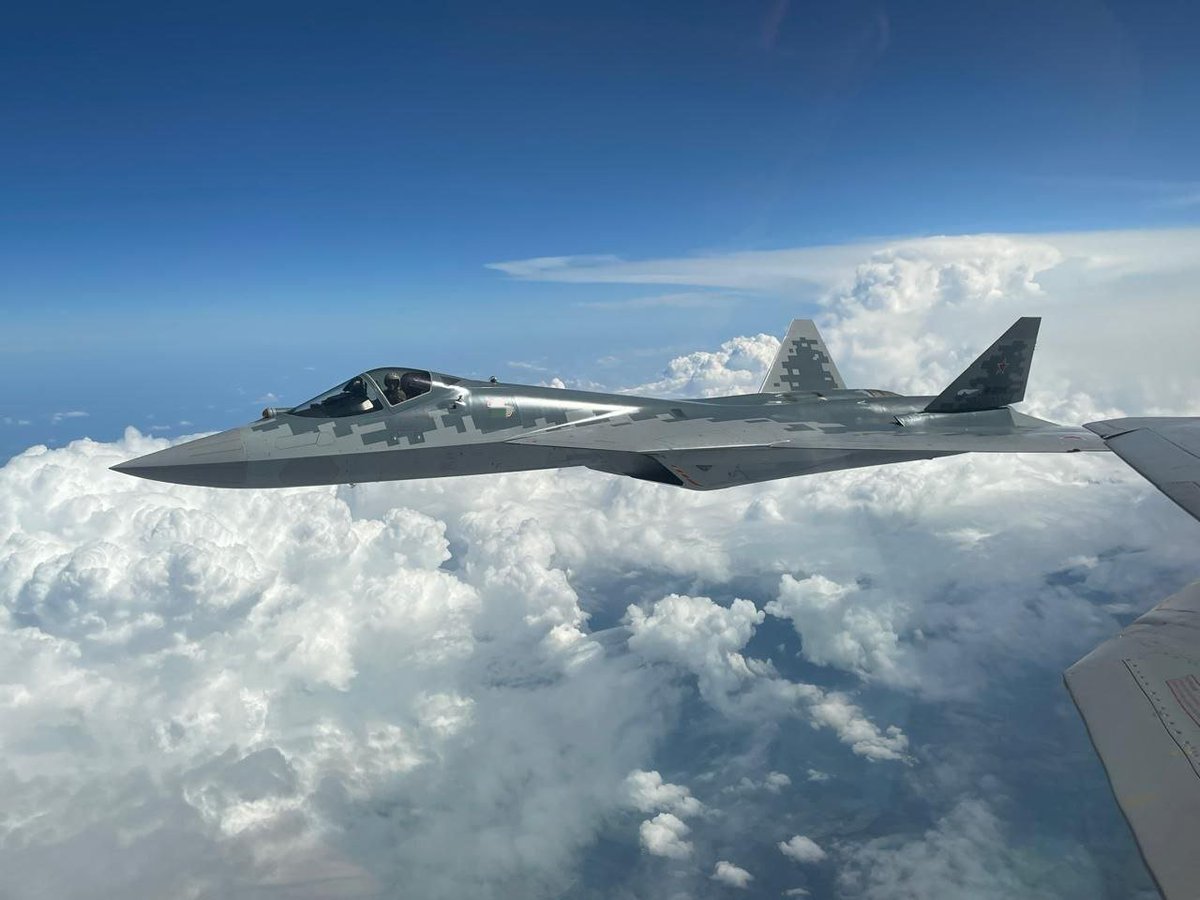 Fighterbomber recently posted this photo of a Su-57 (taken from the cockpit of another Su-57). According to him, these are the first Su-57s to enter service with a frontline (operational) unit. Presumably, he is referring to the Dzyomgi-based 23rd Guards IAP (Khabarovsk Krai).