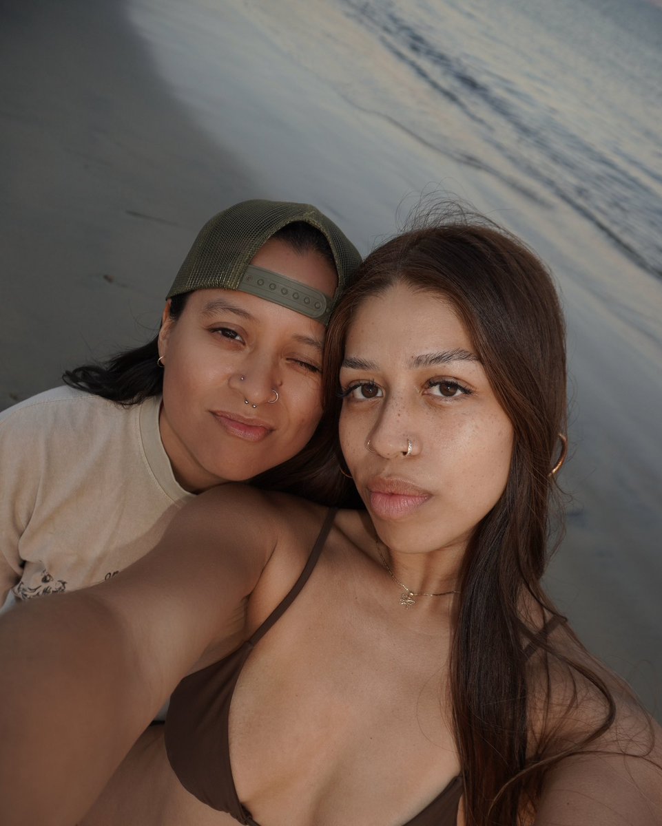 gladzillaa's tweet photo. amorcito <3 https://t.co/XOUYQyR9Kc