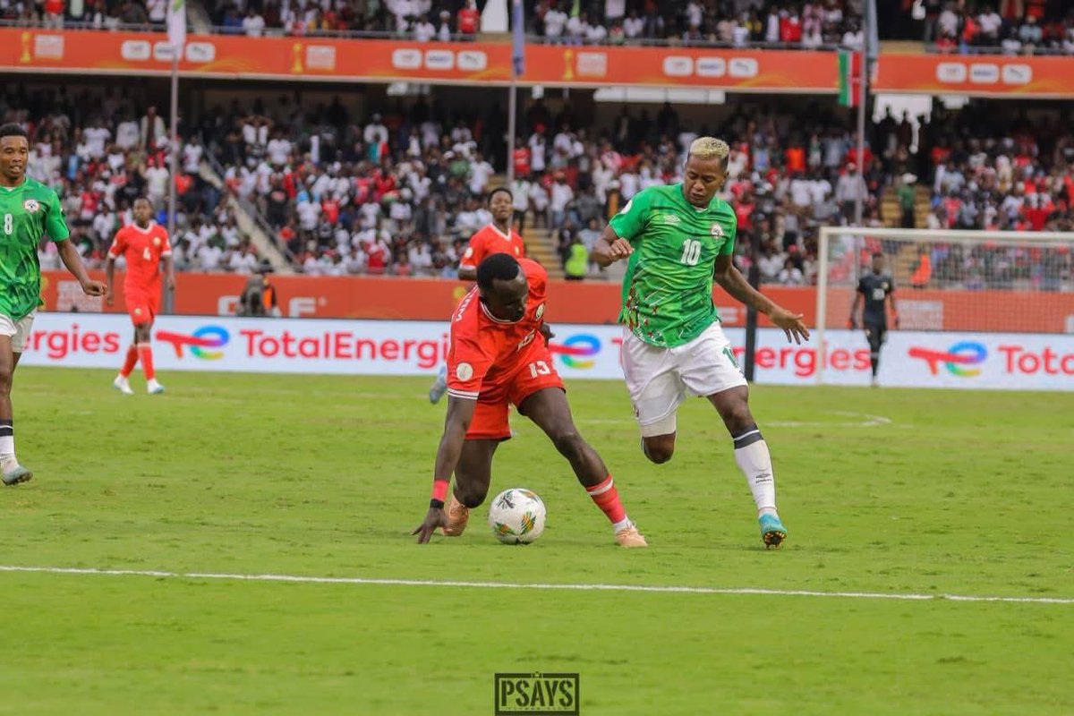 Kenya walizani mambo yatakuwa shwaaaaa ila sasa tungewambia namna ya kumfunga huyu ila tatizo wajuaji range wangekuwa wanajua kiswahili hawajamaaa mapema tu wangekaa