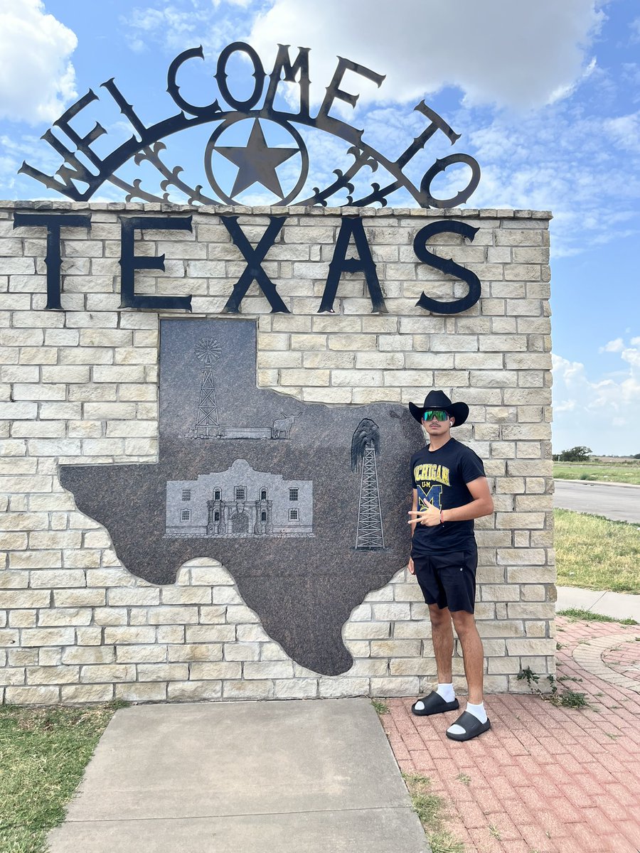Excited to be here in Clarendon Texas. Ready to get to work! Loki g forward to the future! <a href="/NickPrasad34/">Nick Prαsαd</a> <a href="/RINGSZNBaseball/">RINGSZN</a> <a href="/1stOverallMedia/">1st Overall Sports Media</a> <a href="/ClarendonBB/">Clarendon Baseball</a> <a href="/dan_morgan6/">Dan Morgan</a> <a href="/DatDude_RySattz/">Ryan Sattz</a>

#texas #clarendon #njcaa #baseball #collegebaseball