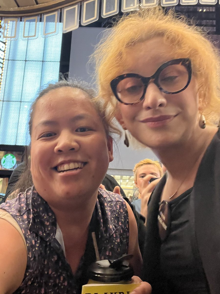 QueenOlli's tweet photo. The Queen herself as my dad would call the amazing @JinkxMonsoon ❤️ https://t.co/cHwHU70TQJ