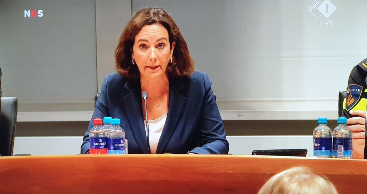 Bizar hoe Femke Halsema de verschrikkelijke moord op Lisa nu als een "oorlog tegen vrouwen" probeert te framen. De driehoek weigert pertinent om informatie over de verdachte te verstrekken. In elk ander normaal land zouden de feiten worden gecommuniceerd, niet in Amsterdam.
