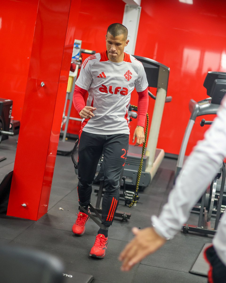 SCInternacional's tweet photo. 📸 Equipe fechou a preparação para enfrentar o Cruzeiro. Duelo acontece amanhã, às 18h30, no Mineirão. #VamoInter https://t.co/4xnBkgTY8l