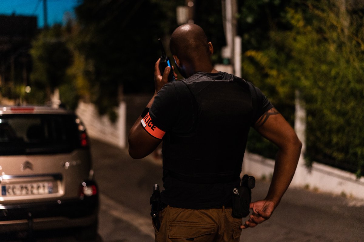 #StopAuxVols | Cette nuit, à #Orly, requis pour un cambriolage en cours dans un pavillon, les policiers ont intercepté deux individus qui tentaient de prendre la fuite.

↪️ Ils étaient en possession de 2 télévisions
🔴2 interpellations