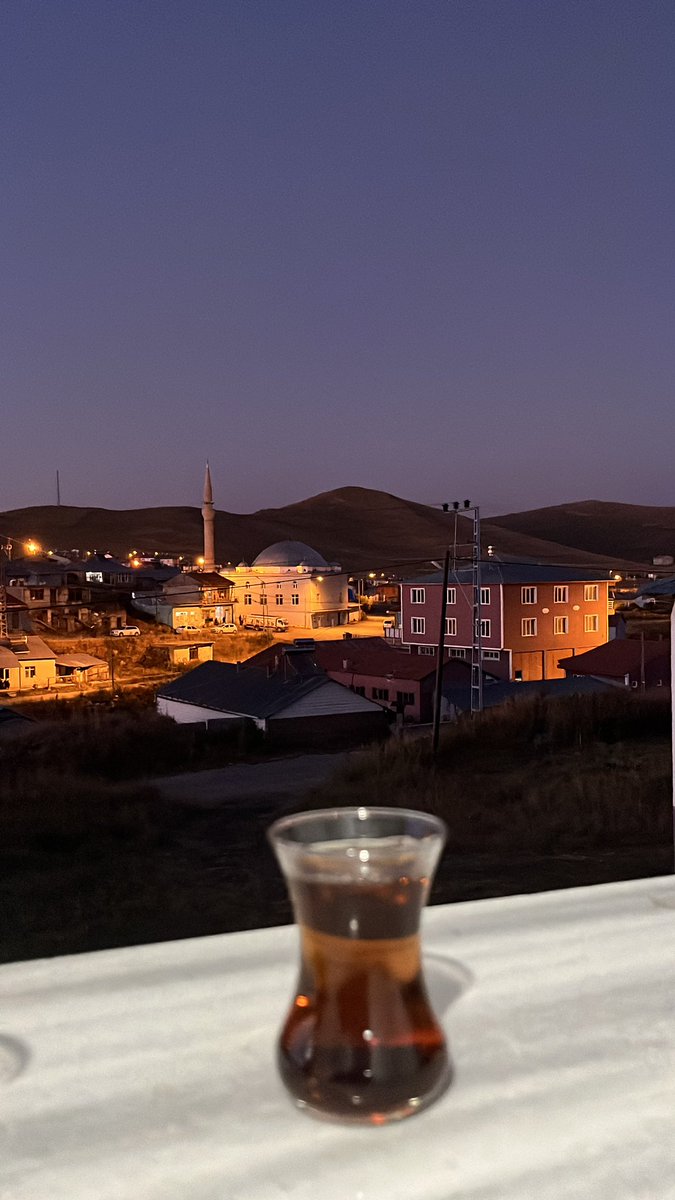 Ugruna ailelerin birbirine girmesine, aylarca küslük olup görüşülmemesine sebep olan köy evimizde çay keyfi… bekleriz efenimmm🌸