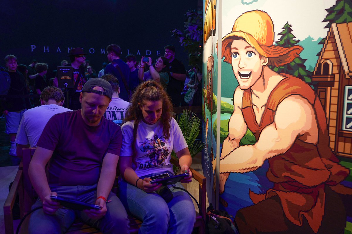 EpicNPCManGame's tweet image. Ready to explore Viva La Dirt League&apos;s Epic NPC Man world? 🎣

Head down to @Team17&apos;s booth at @gamescom in Hall 6 to experience our fishing adventure RPG game on the Nintendo Switch ❤️