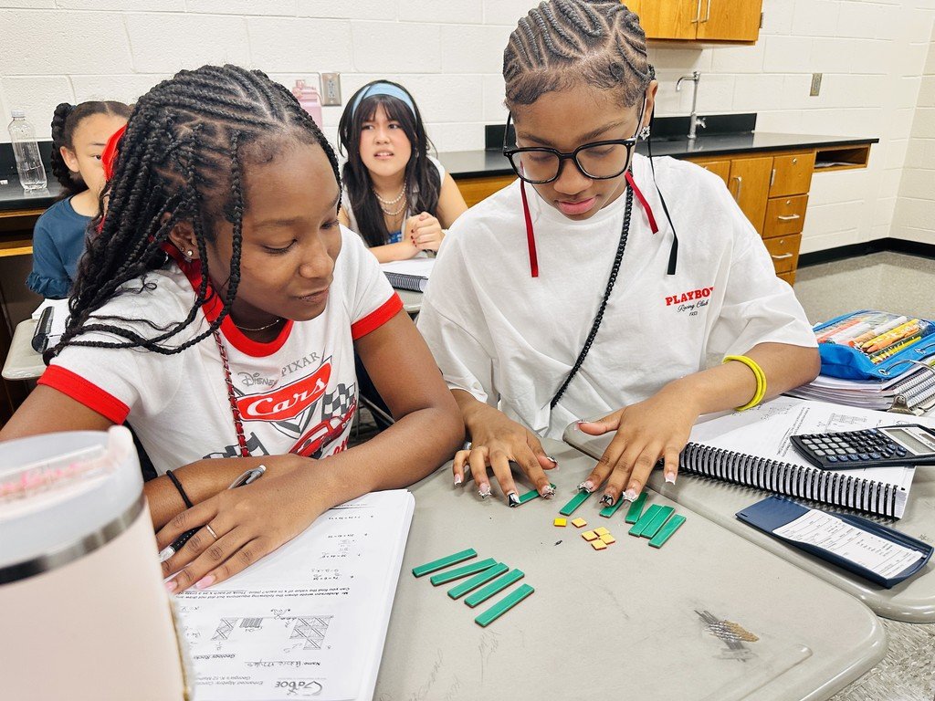 KennedyRoadMS's tweet image. 🎮📚 This week, the students in Mr. Mani’s class LEVELED UP! 🚀
They took on the challenge of Solving Linear Equations using Algebra Tiles  and powered through like true math champions! 🏆💯
#LevelUp #GameON #MathWins #AlgebraTiles #StudentSuccess