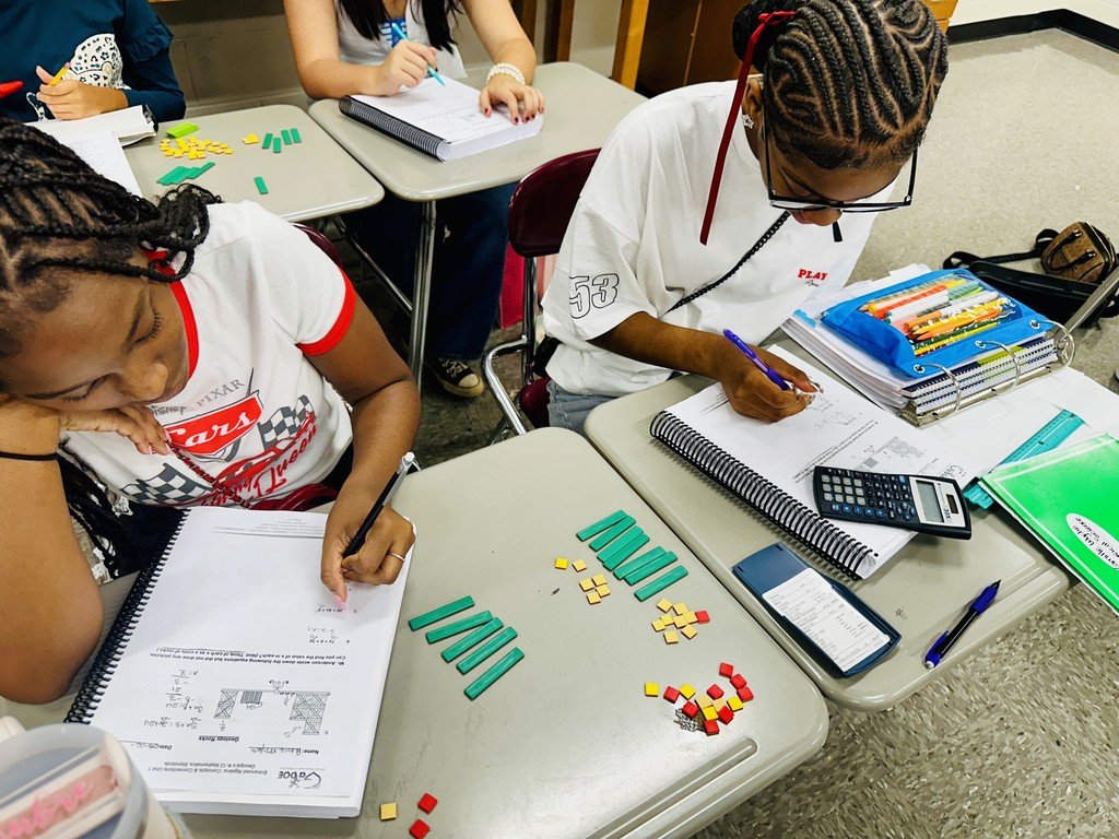 KennedyRoadMS's tweet image. 🎮📚 This week, the students in Mr. Mani’s class LEVELED UP! 🚀
They took on the challenge of Solving Linear Equations using Algebra Tiles  and powered through like true math champions! 🏆💯
#LevelUp #GameON #MathWins #AlgebraTiles #StudentSuccess