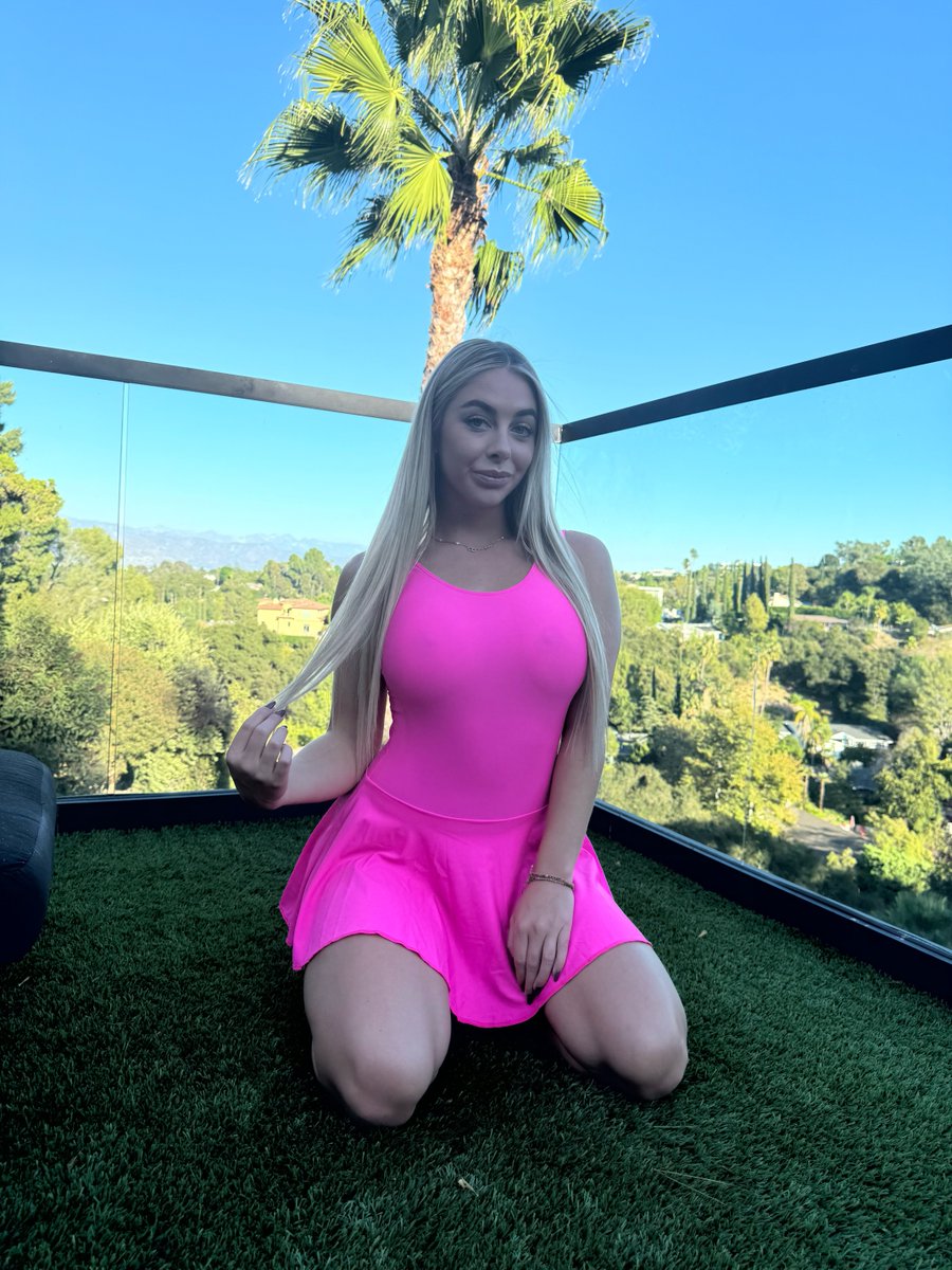 baexxray's tweet photo. Say 'Hi' for a couple 🐱 pics in inbox (yes its pink) https://t.co/GT5l2TQ4Cc