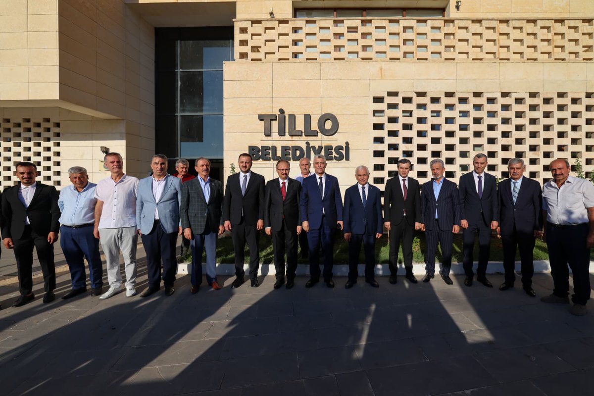 ✨ Hocaya Duyulan Aşk, Sevgi ve Muhabbet...!

Ticaret Bakanımız Sayın Prof. Dr. <a href="/omerbolatTR/">Prof. Dr. Ömer Bolat</a>, Valimiz Sayın <a href="/Dr_KemalKzlkaya/">Dr. Kemal KIZILKAYA</a> ve beraberindeki heyet, #Tillo ilçemizin tarihi ve kültürel mekanlarını ziyaret etti.

📖 İsmail Fakirullah Hz., İbrahim Hakkı Hz. ve Şeyh Mücahit