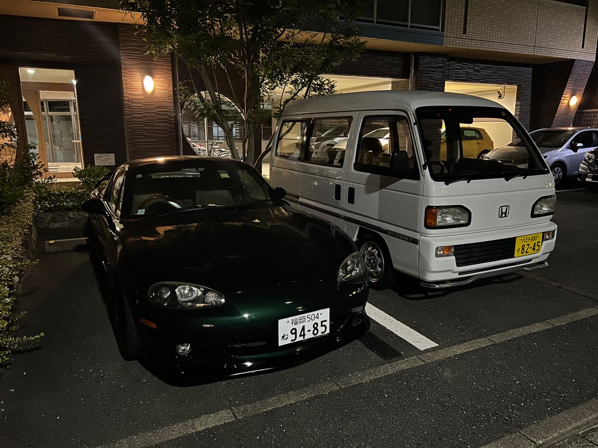 tabaznb's tweet photo. 一夜限りの2台待ち https://t.co/QDJd3JlQku